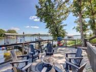 Lakefront Retreat With Private Dock And Kayaks!