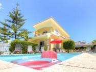 Casa Santa Isabel Wonderful 6 Bedroom Villa Sleeps 12 Located Just Outside The Traditional Seaside