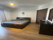 Airport Accommodation 3 Bedrooms And 3 Ensuite Bathrooms Self Check In And Self Check Out Air-condition Included – zdjęcie 1