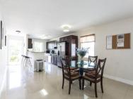 A1 - Endless Summer Vacation Rentals - Affordable Luxury Near Downtown