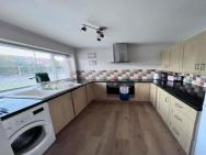 3 Bed House In Walsall, Perfect For Contractors & Leisure & Free Parking