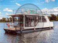 Amazing Ship-boat In Havelsee Ot Ktzkow With 1 Bedrooms