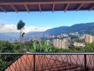 Amazing Medellín Views, Modern Villa With Jacuzzi – photo 5