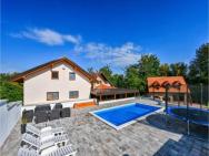 Amazing Home In Vinogradi Ludbreski With Outdoor Swimming Pool, Wifi And 10 Bedrooms