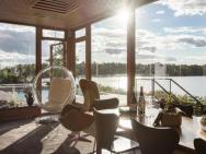 Exclusive Lakefront Mansion With Pools In Stockholm – zdjęcie 2