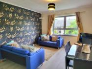 3 Bed Apt * 6 Beds * Business & Familes Welcome *