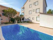 Amazing Apartment In Novalja With Outdoor Swimming Pool And 2 Bedrooms