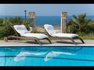 Luxury Villa Beachfront 5 Bedrooms 10-12 Persons