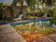 Maison D'invités Dans Jardin Tropical Avec Piscine À Tahiti