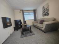 Pass The Keys Spacious 2 Bedroom Apartment With Free Parking