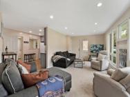 Fabulous Home In West Suburbs Of Chicago Sleeps 10