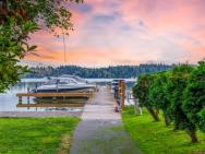 Mercer Island - Life On Lake Washington - A Dream Home For Family Gatherings
