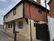 Charming 16th Cent. Cottage In Heart Of Midhurst