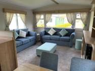Leylandii 2 Bed Holiday Home In Picturesque Town.