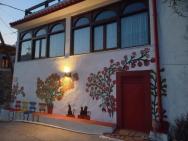 Guesthouse Doxa With Traditional Character
