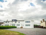 Amazing Views Across The Moray Firth, Private Suntrap Patio, 300m From The Beach, Off Street Parking! – photo 7