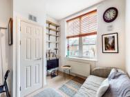 Charming 1 Bedroom Flat With Parking In Brentford