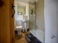 The Old Plough, Rustic Flat, Super King Bed Or Twins, En-suite, Secure Parking, Free Wi-fi, Corporates Welcome – zdjęcie 6
