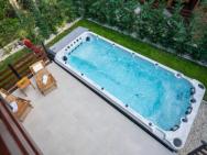 Casa Foresta Pool And Whirlpool - Happy Rentals