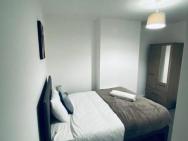 Kingsway Lounge - Accomodation For Nuneaton Contractors & Industrial Estate - Free Parking & Wifi Sleeps Up To 7 People – zdjęcie 5