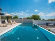 Amazing Home In Skabrnja W/ Outdoor Swimming Pool, Wifi And Outdoor Swimming Pool
