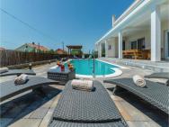 Amazing Home In Debeljak With 5 Bedrooms, Jacuzzi And Wifi – photo 2