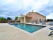Amazing Home In Mjannes-le-clap With 8 Bedrooms, Wifi And Private Swimming Pool