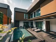 Astro Luxury: Ultra Luxury 4 Beds Pool Villa