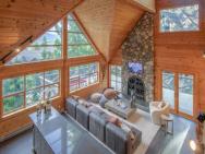 Pinnacle Ridge 34 - Ski In Ski Out, Private Hot Tub, Recently Renovated, Gas Fireplace