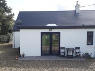 A Bright Modern Bungalow A Mile From The Beach