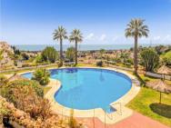 Beautiful Apartment In Mijas Costa With 2 Bedrooms, Wifi And Outdoor Swimming Pool