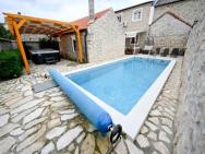 Stone Villa Chiara With Pool And Jacuzzi