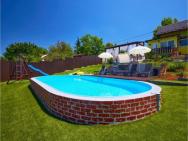 Beautiful Home In Hrebinec With Jacuzzi, Wifi And Outdoor Swimming Pool
