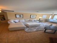 Centrally Located 4-bedroom Stay – photo 4