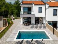 Villa Lavanda -semi-detached Villa With A Pool And A Panoramic View, Close To A Sandy Beach