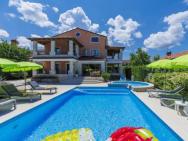 Holiday Home Villa Anamaria By Interhome