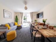 3 Bed Large House London, Stratford With Garden And Parking, Weekly Or Monthly Stays, Serviced Accommodation - 7 Guests – zdjęcie 1