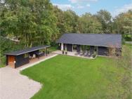Awesome Home In Oksbl With 4 Bedrooms, Sauna And Wifi