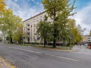 Cozy Apartment Aleja Kijowska In Cracow By Renters