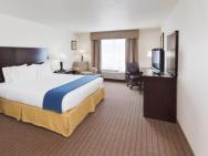 Holiday Inn Express & Suites - Omaha I - 80, An Ihg Hotel