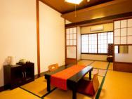 Guesthouse Fujinokura Kawaguchiko Ekimaeten – photo 1