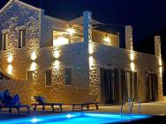 Lovely 3-bed Villa. Private Pool In Agios Nikolaos – zdjęcie 1