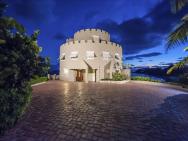 Cayman Castle & Guesthouse