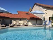Boutique Farmhouse Cottages With Pool, 6 Bedrooms - Angulus Ridet (loire Valley)