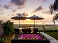 Luxury Sakina Villa - Beachfront