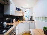 ** Gorgeous 2 Br Flat In The Heart Of London ** – photo 7