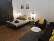 Spacious Apartment In The Jewish District – photo 1