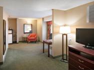 Holiday Inn Express Red Deer, An Ihg Hotel – photo 4