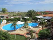 3 Bedrooms Appartement At Lago 450 M Away From The Beach With Shared Pool Enclosed Garden And Wifi
