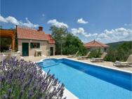 Nice Home In Muc W/ Outdoor Swimming Pool And 4 Bedrooms